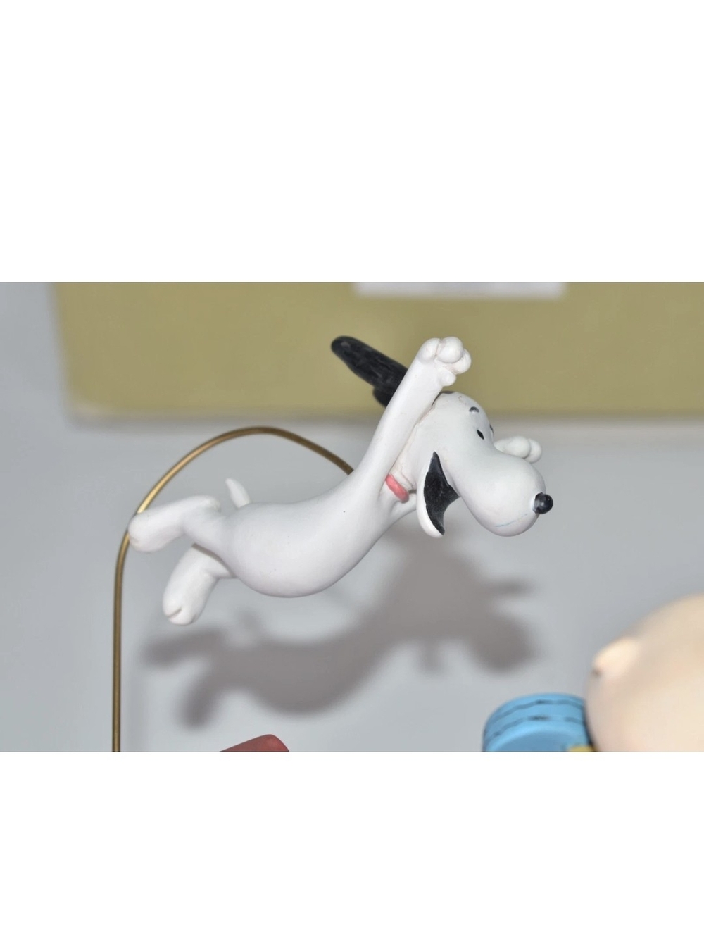 Hallmark Peanuts Charlie Brown & Snoopy Figurine Collector - Picture 2 of 15